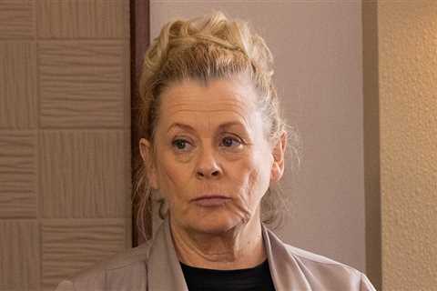 Coronation Street Fans Devastated as Beloved Character Faces Prison in Heartbreaking Health..