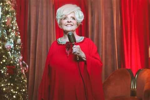 Brenda Lee Talks ‘Rockin’ Around the Christmas Tree’ Finally Topping Hot 100 & ‘Home Alone’ Pushing ..