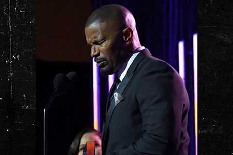 Jamie Foxx Gets Emotional Saying He Almost Died in Medical Emergency