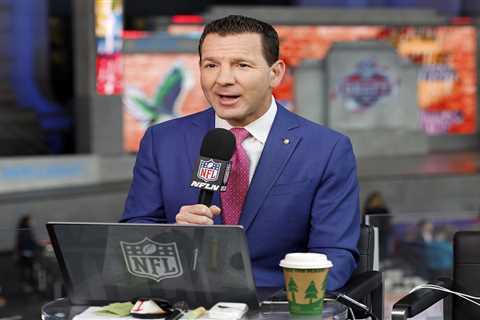 Star NFL Network insider Ian Rapoport is looming free agent