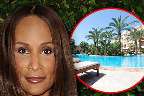 Beverly Johnson Says Hotel Drained Pool After She Used It