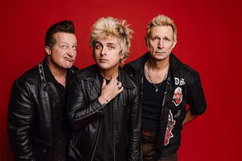 Green Day’s ‘Saviors’ Amasses Huge Lead In U.K. Chart Race