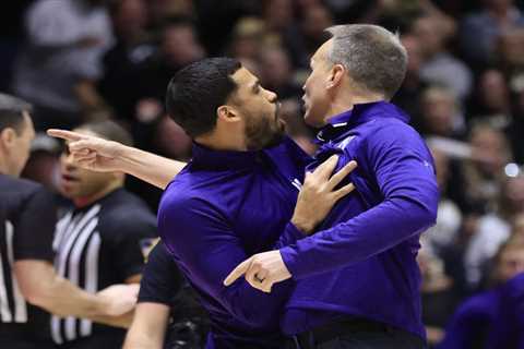 Northwestern coach Chris Collins unleashes epic on-court tirade at referee as players hold him back