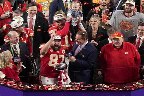 Travis Kelce takes page from Taylor Swift, sings to stadium crowd after Super Bowl 2024 win