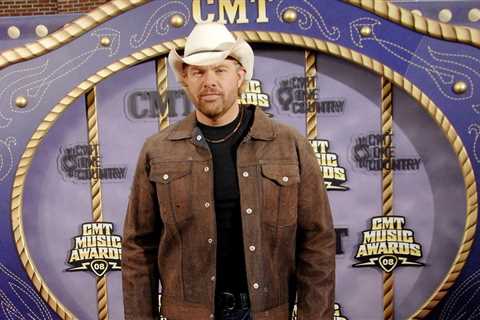 Toby Keith’s ’35 Biggest Hits’ Tops Billboard 200 Albums Chart