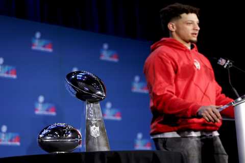 2025 NFL MVP opening odds: Patrick Mahomes favored, Josh Allen close second