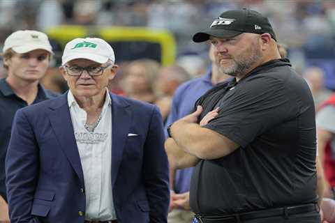 Joe Douglas needs free agents who will help Aaron Rodgers win now