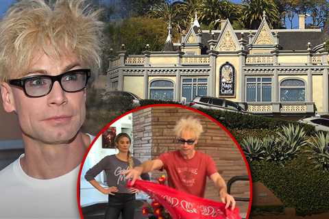 Murray The Magician Suspended From Magic Castle After Revealing Tricks