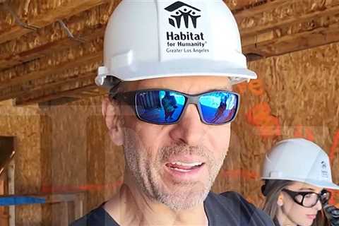 Mauricio Umansky Building South L.A. Homes with Habitat For Humanity