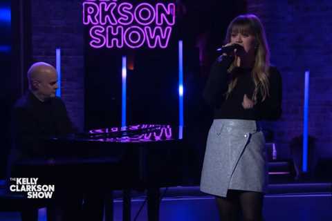 Kelly Clarkson Slows Down Katy Perry’s ‘Wide Awake’ for Stunning Kellyoke Cover