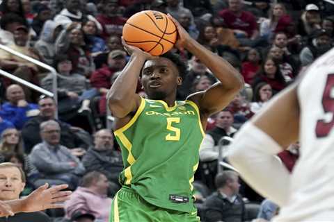 Jermaine Couisnard’s 40 points lead No. 11 Oregon’s easy March Madness win over South Carolina