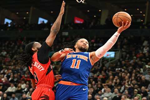 Knicks put on show and blow out Raptors in Mitchell Robinson’s return