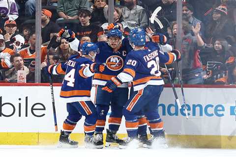 Islanders keep playoff hopes alive with OT win over Flyers