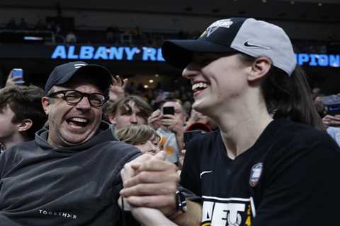 Caitlin Clark celebrates Iowa’s March Madness win over LSU with Jason Sudeikis