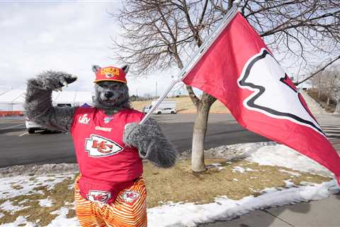 Chiefs superfan ‘ChiefsAholic’ ordered to pay teller $10.8M after violent bank robbery