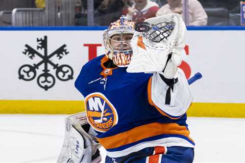 Islanders expect to use surging Semyon Varlamov in net with season on line