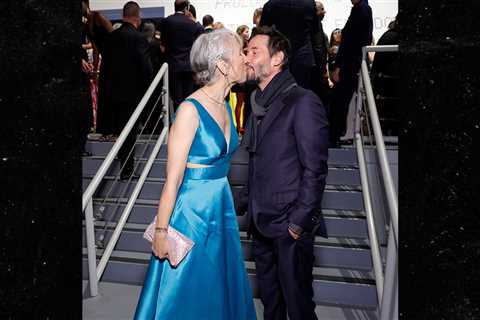 Keanu Reeves Kisses Girlfriend Alexandra Grant With Eyes Open Again