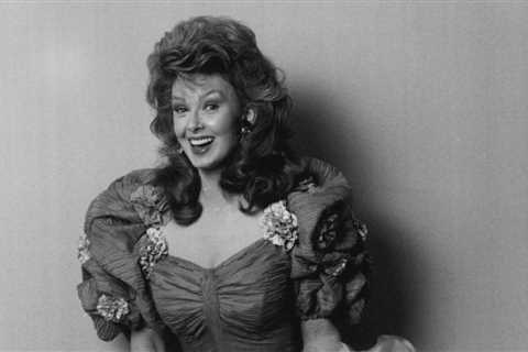 Naomi Judd Estate to Launch Virtual Exhibit Celebrating the Late Singer’s Artistry