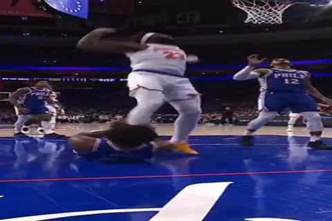 Joel Embiid called for flagrant after trying to trip Mitchell Robinson as Knicks-76ers gets chippy