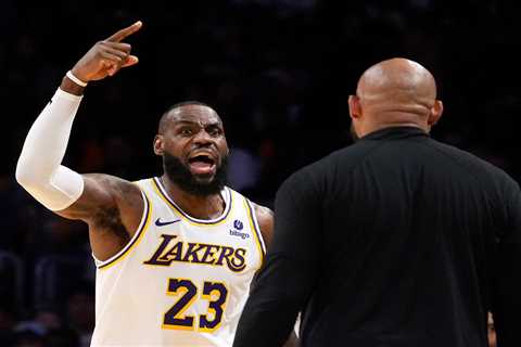 LeBron James explodes at Lakers bench after Darvin Ham doesn’t challenge call