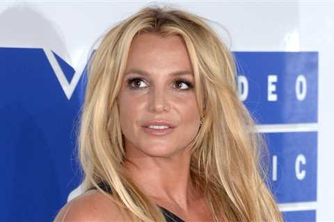 Britney Spears Explains How She Twisted Her Ankle & Shows Off Swollen Foot After Hotel Incident