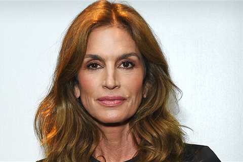 Cindy Crawford Says She Had Survivor’s Guilt After Brother’s Death