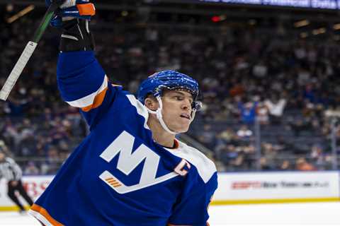 Islanders’ Anders Lee wins King Clancy trophy for leadership on and off ice