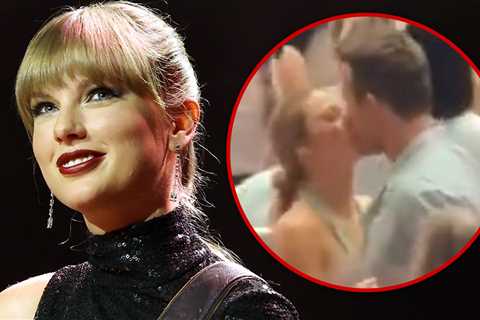 Blake Lively & Ryan Reynolds Pack on PDA At Taylor Swift's Concert