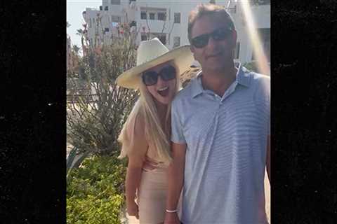 Britney Spears Vacations in Mexico with Brother, Says She's Hitting the Bar