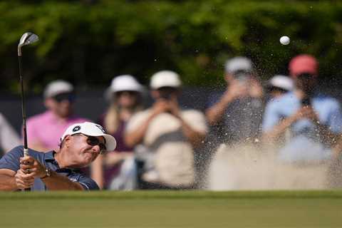 Phil Mickelson’s first round at US Open was a total disaster