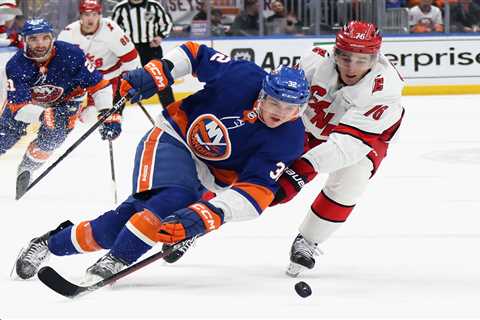 Islanders re-sign Kyle MacLean before NHL free agency after impressive playoff performance