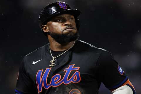 Starling Marte out of Mets lineup with knee injury as team awaits tests for IL decision