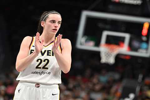 Caitlin Clark disappearing from Fever’s offense late in loss to Sky has fans furious