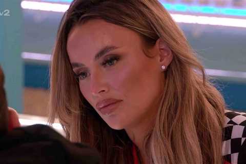 Love Island drama: Harriett accused of desperate move as Joey's love triangle unfolds