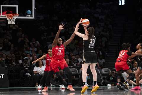 Breanna Stewart makes WNBA history in carrying sluggish Liberty to win over Dream