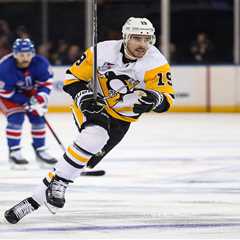 Rangers acquire Reilly Smith in trade with Penguins