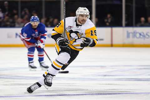 Rangers acquire Reilly Smith in trade with Penguins