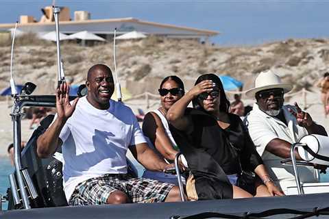 Magic Johnson Kicks Off Yacht Vacation W/ Cedric The Entertainer, Samuel L. Jackson