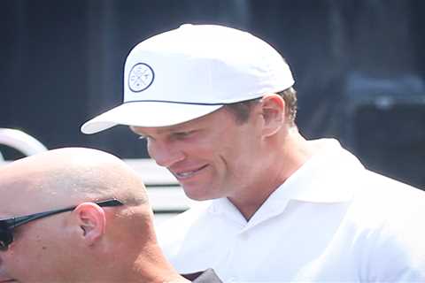 Tom Brady picks up white party outfit before Michael Rubin’s star-studded Hamptons bash