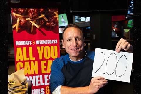 Joey Chestnut Devours 200 Boneless Wings In Under 38 Minutes