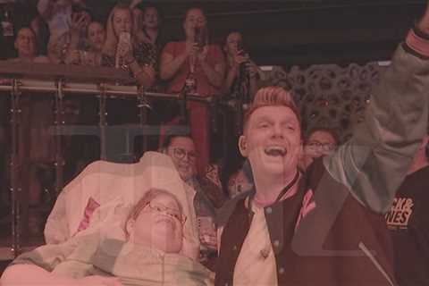 Nick Carter Sings to Terminally Ill Superfan at German Concert