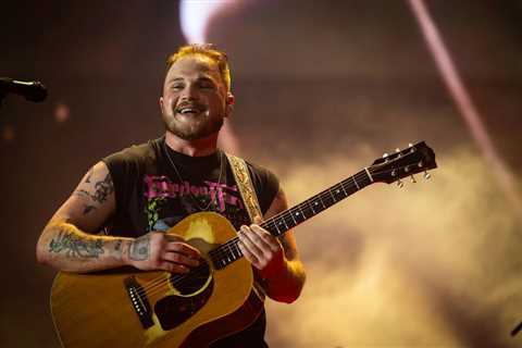 Zach Bryan Plays It Cool as Fan Rushes Stage During New Orleans Concert