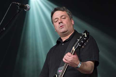 Martin Phillips, Co-Founder of Seminal New Zealand Group The Chills, Dies at 61