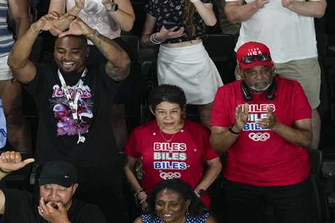 Simone Biles, husband Jonathan Owens share heart gestures after she wins all-around gold at Olympics