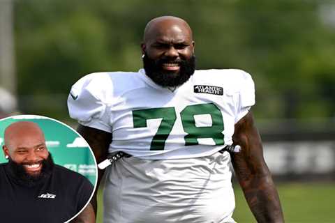 Morgan Moses steadily returning to form, building chemistry at Jets training camp