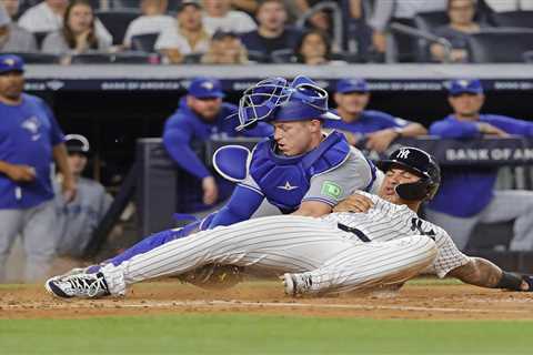 Yankees’ Aaron Boone appears to bench Gleyber Torres after lack of hustle