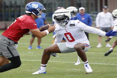 Brian Burns continues his dominance at Giants camp