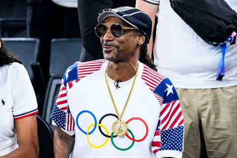 Snoop Dogg Calls Women’s 200M Medalists to Congratulate Them on Track & Field Win at Olympics