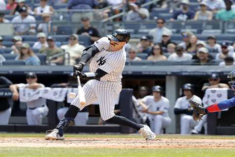 Austin Wells, Carlos Rodon power Yankees’ rout of Rangers in doubleheader Game 1