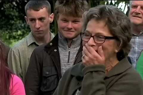 Antiques Roadshow Guest Overwhelmed by Valuation of Late Grandmother's Teapot